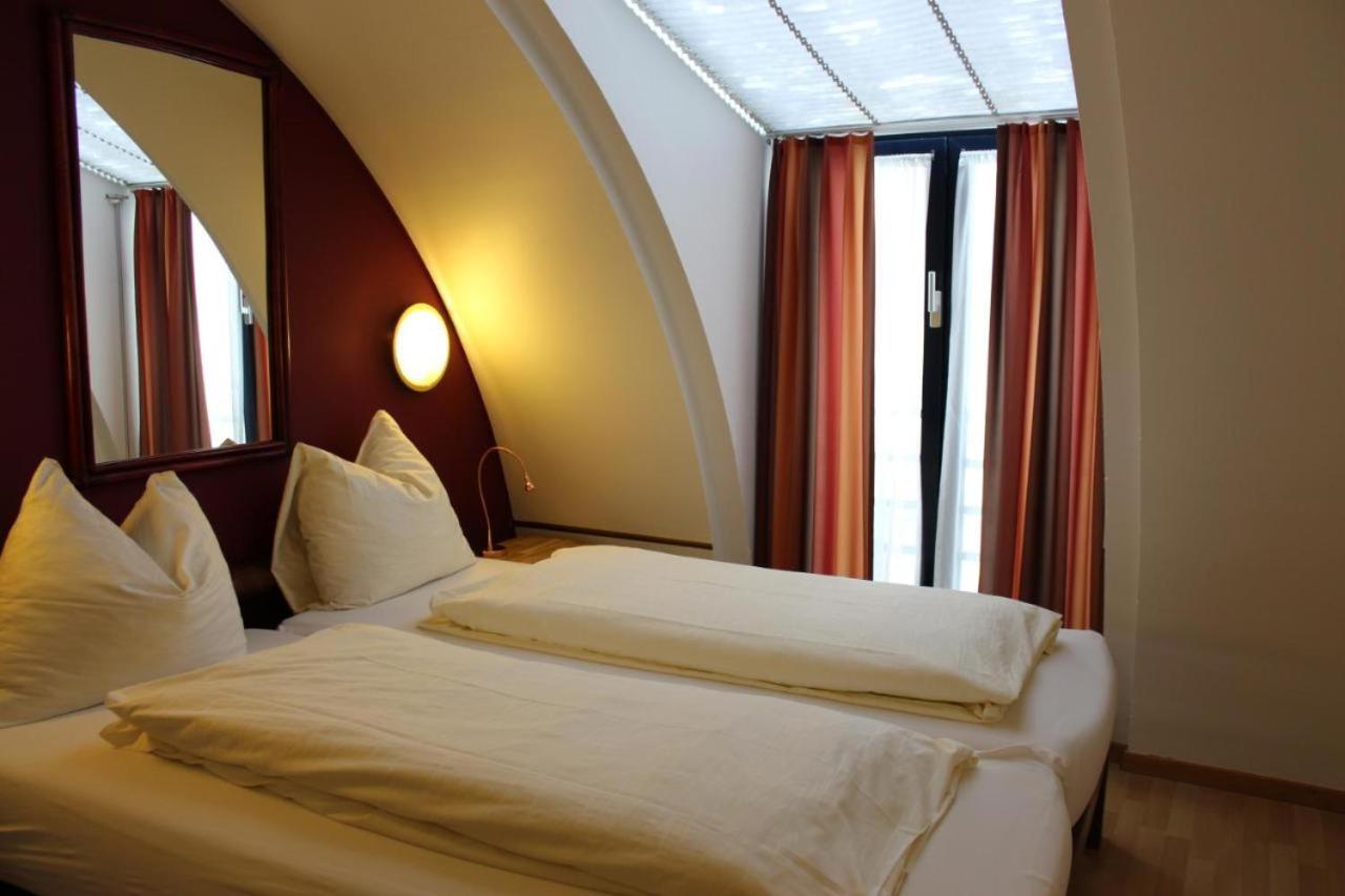 Affordable Rooms In Heart Of Lucerne Exterior photo